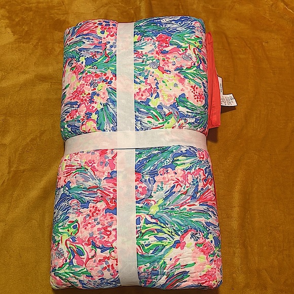 Lilly Pulitzer x Pottery Barn Reversible Quilt - Picture 5 of 6
